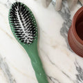 Petite Brosse À Cheveux "L'Indispensable Douceur" N.03 - Cuir Chevelu Sensible - Vert Amande