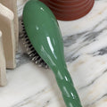 Petite Brosse À Cheveux "L'Indispensable Douceur" N.03 - Cuir Chevelu Sensible - Vert Amande