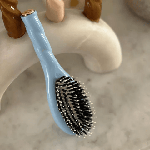 Petite Brosse À Cheveux "L'Indispensable Douceur" N.03 - Bleu ciel - Coutume