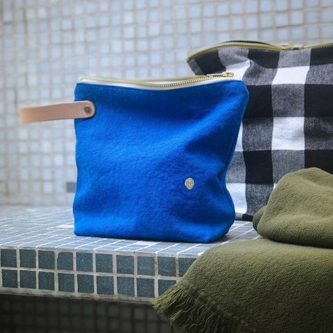 petite trousse de toilette en coton bio Iona bleu Mécano La cerise sur le gâteau