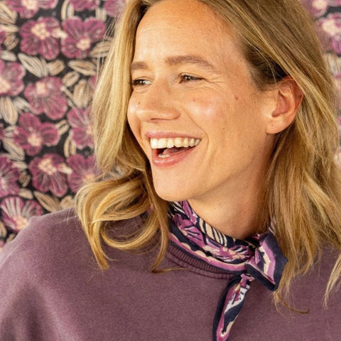 Small Foulard Manika - Amaryllis Navy Cherry